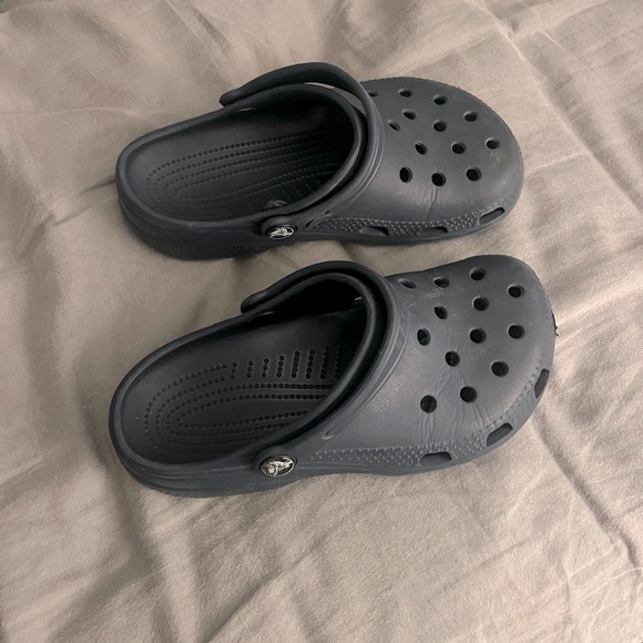 Kids Classic Clog Crocs, Navy, size J2 - Picture 1 of 4